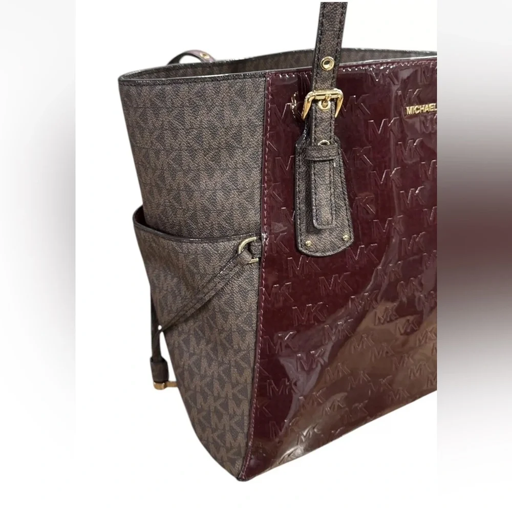 MICHAEL KORS Burgandy Brown Voyager East West Signature Tote Purse Shoulder Bag